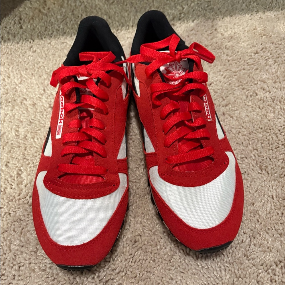 Reebok Men's Red and White Sneakers
